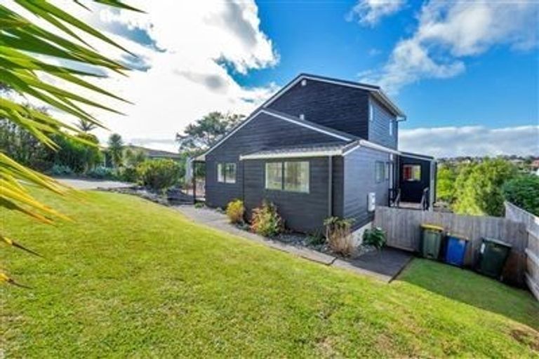 Photo of property in 62 Nigel Road, Browns Bay, Auckland, 0630