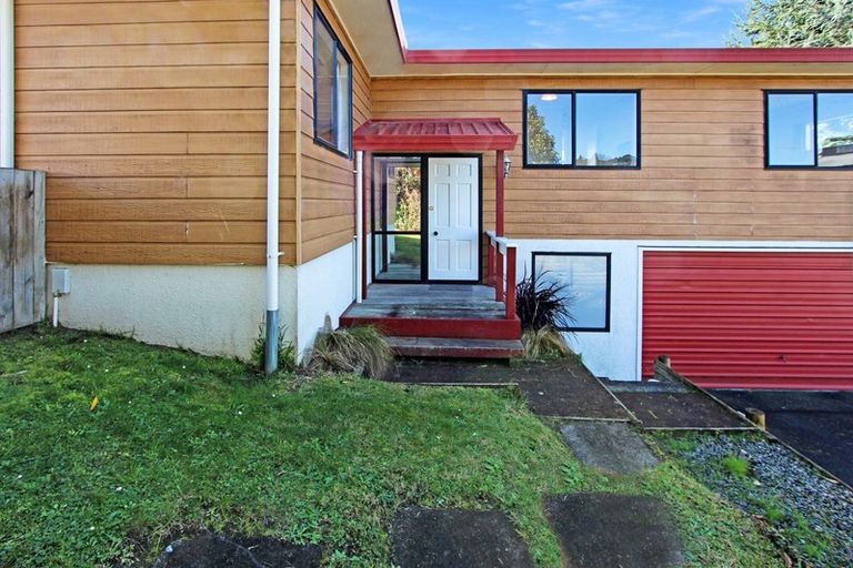 Photo of property in 33 Tawavale Street, Pukehangi, Rotorua, 3015