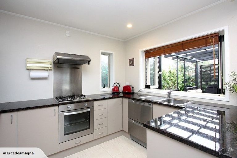 Photo of property in 3/6 Trafalgar Road, Milford, Auckland, 0620