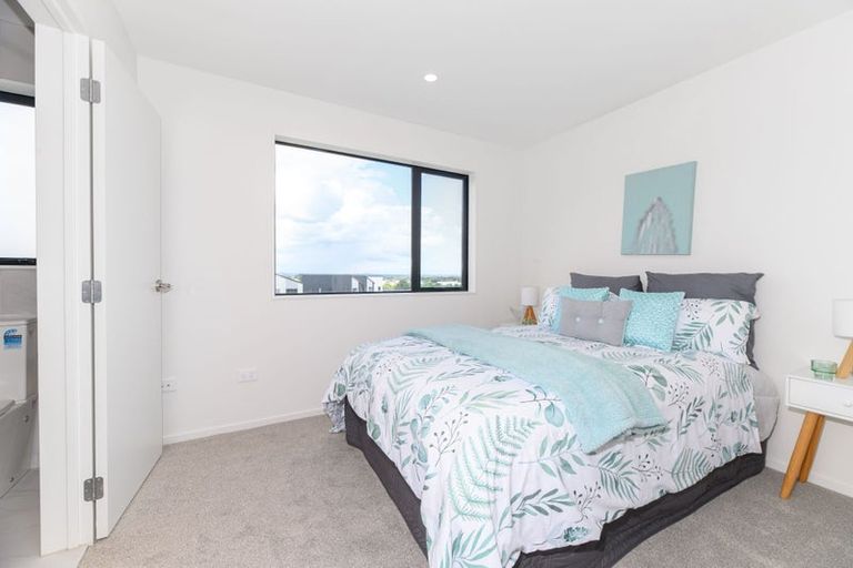 Photo of property in 51b Crestview Rise, Papakura, 2110