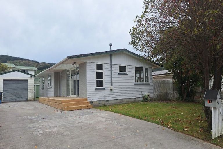 Photo of property in 15 Matuku Street, Heretaunga, Upper Hutt, 5018