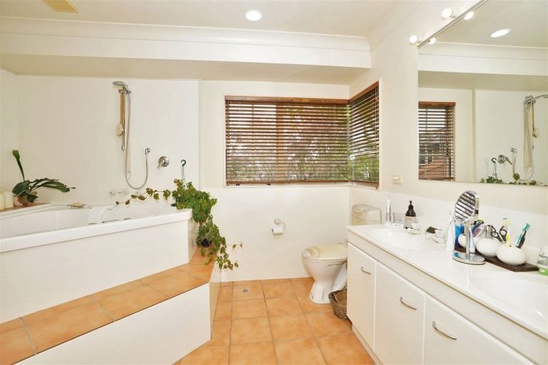 Photo of property in 17 Highgrove Drive, Grandview Heights, Hamilton, 3200