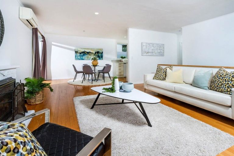 Photo of property in 1/4 Bond Crescent, Forrest Hill, Auckland, 0620