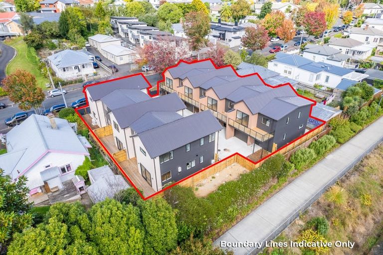 Photo of property in 1/4 Marama Street, Castor Bay, Auckland, 0620