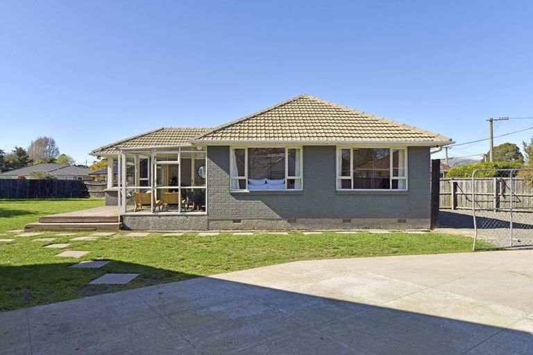 Photo of property in 21 Wildwood Avenue, Wainoni, Christchurch, 8061