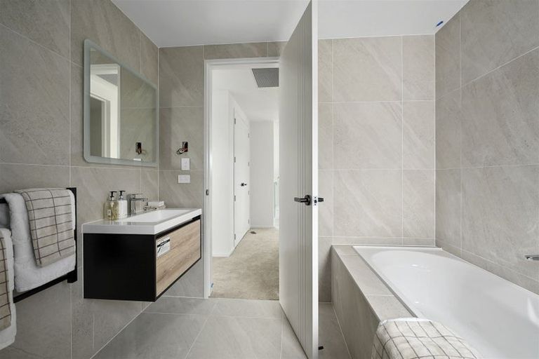 Photo of property in 7/5 Lemon Grove Lane, Greenhithe, Auckland, 0632