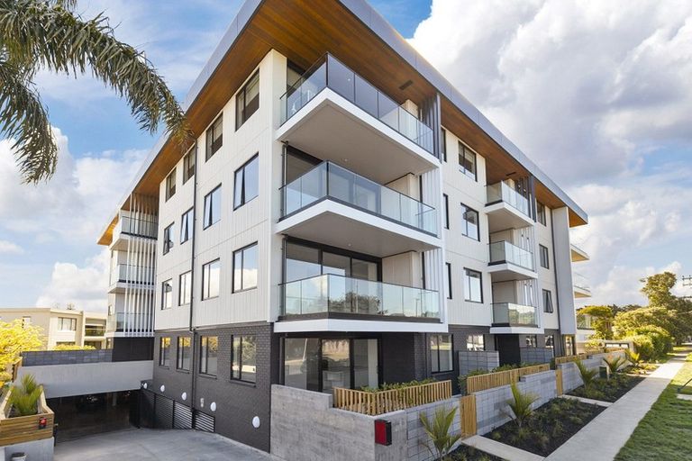 Photo of property in 207/8a Lake Pupuke Drive, Takapuna, Auckland, 0622