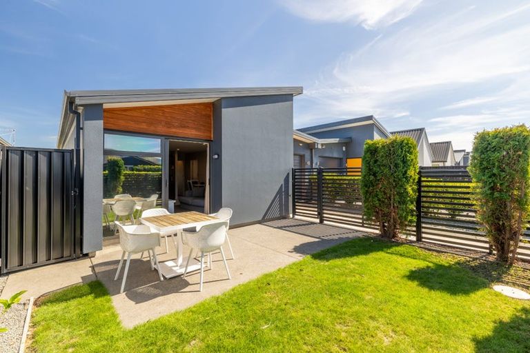 Photo of property in 15a Te Whenu Crescent, Marshland, Christchurch, 8083