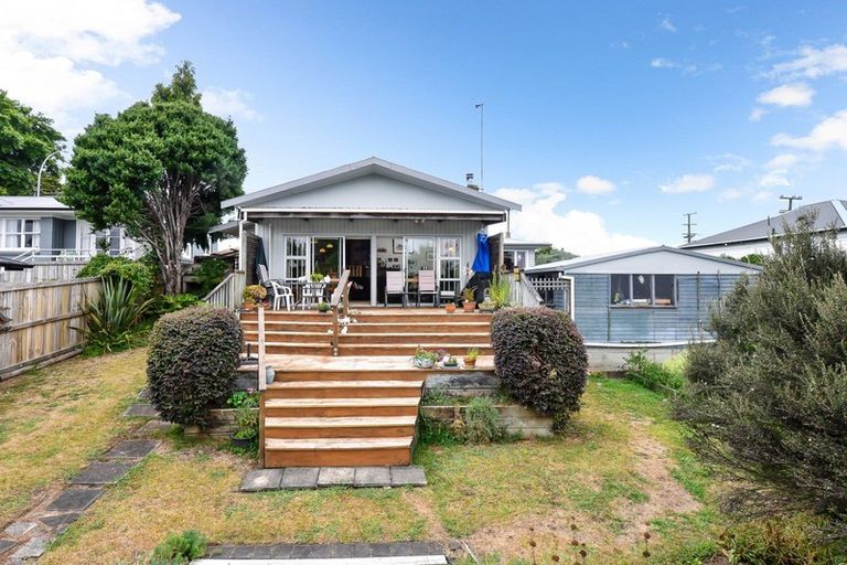 Photo of property in 100 Forest Lake Road, Forest Lake, Hamilton, 3200