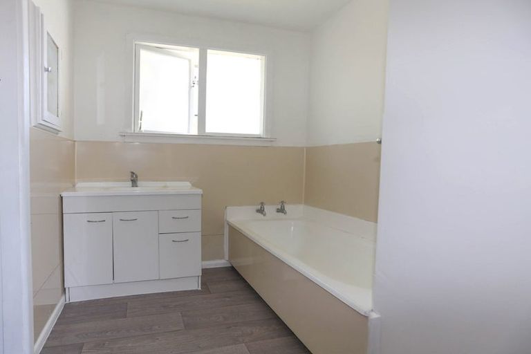 Photo of property in 8 Lochee Road, Upper Riccarton, Christchurch, 8041