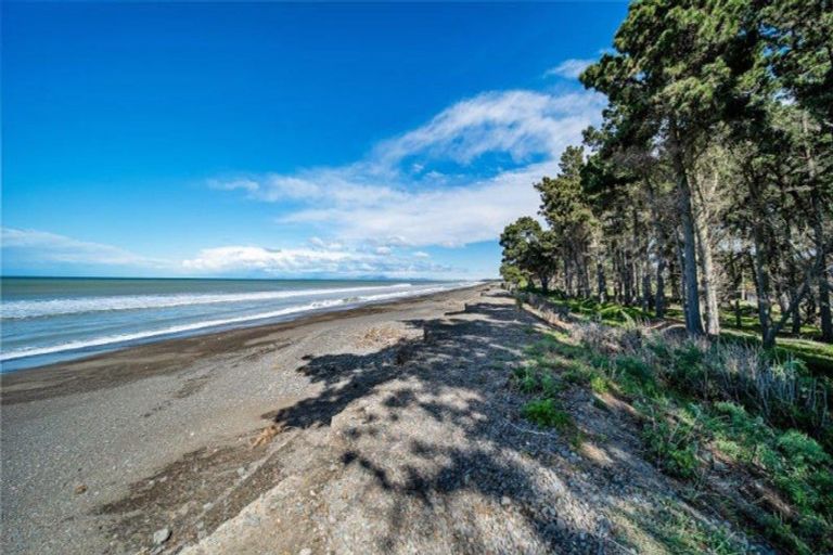 Photo of property in 19 South Crescent, Amberley, 7481