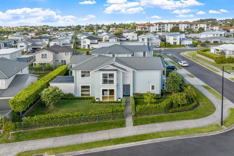 Photo of property in 9 Symes Drive, Red Beach, 0932