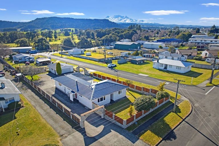 Photo of property in 16 Moore Street, Ohakune, 4625