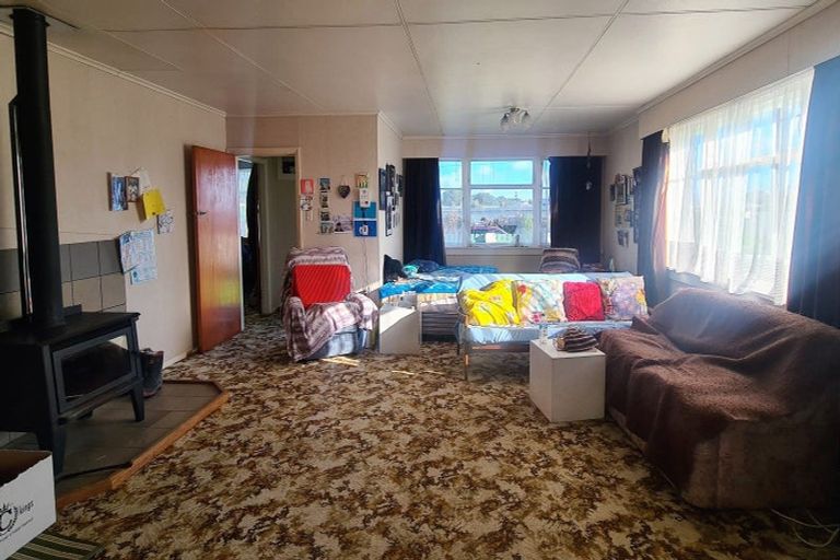 Photo of property in 35 Fox Street, Opunake, 4616