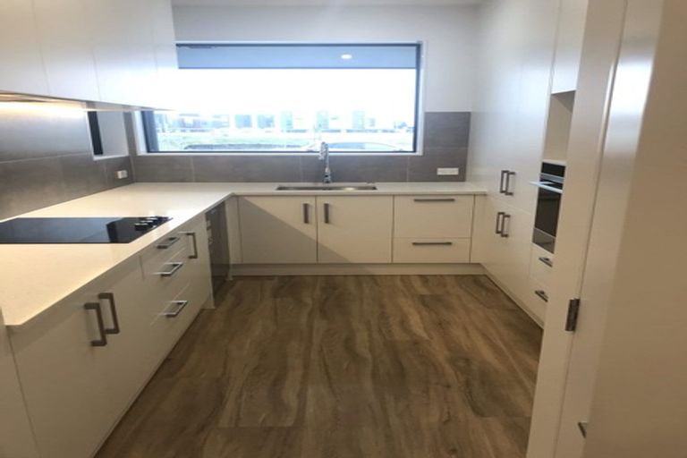 Photo of property in 33 Peihana Road, Hobsonville, Auckland, 0616