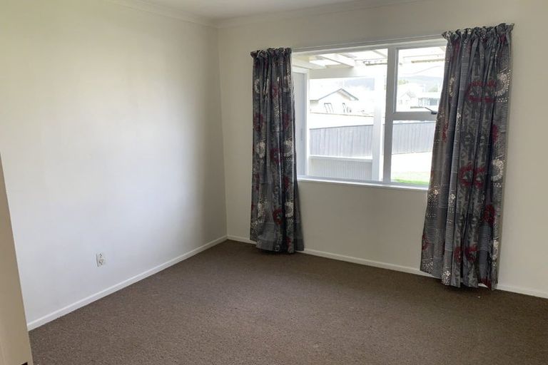 Photo of property in 90 Strathmore Avenue, Levin, 5510