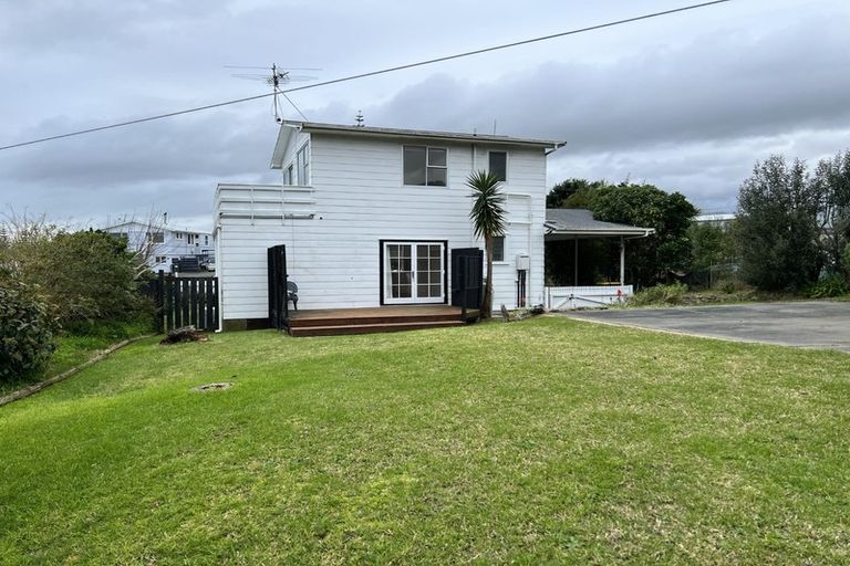 Photo of property in 6 Kaitawa Street, Waikanae Beach, Waikanae, 5036