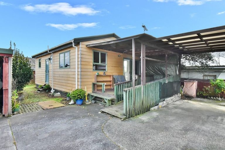 Photo of property in 2 Barnard Place, Manurewa East, Auckland, 2102