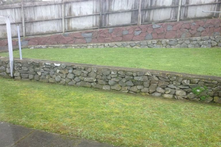 Photo of property in 1 Fitzpatrick Street, Newlands, Wellington, 6037