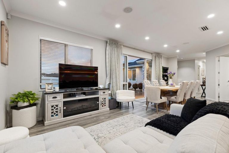 Photo of property in 8 Gemscott Crescent, Huapai, Kumeu, 0810