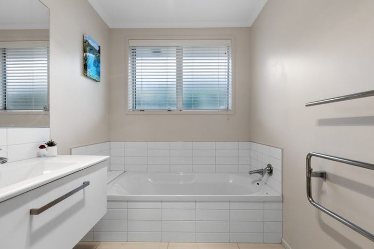 Photo of property in 15 Seashell Drive, Papamoa Beach, Papamoa, 3118