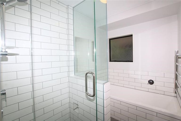 Photo of property in 3/137a Rangatira Road, Beach Haven, Auckland, 0626