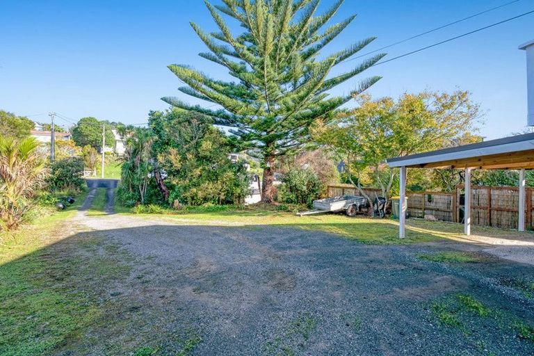 Photo of property in 5 Maori Hut Road, Red Beach, 0932