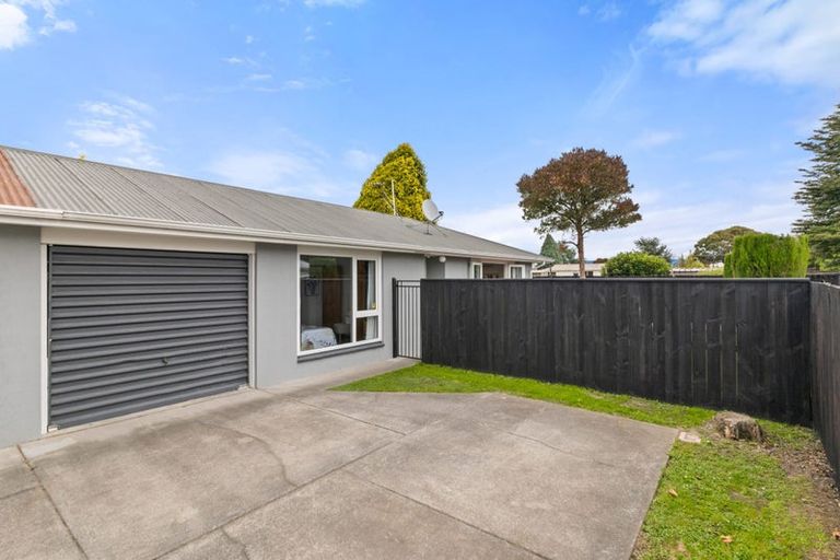 Photo of property in 2/77 Denise Crescent, Hornby, Christchurch, 8042