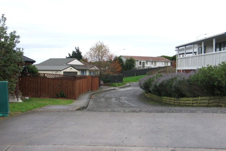 Photo of property in 16 Lydia Place, Kelvin Grove, Palmerston North, 4414