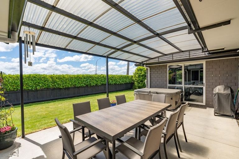 Photo of property in 1 Ruske Place, Grandview Heights, Hamilton, 3200