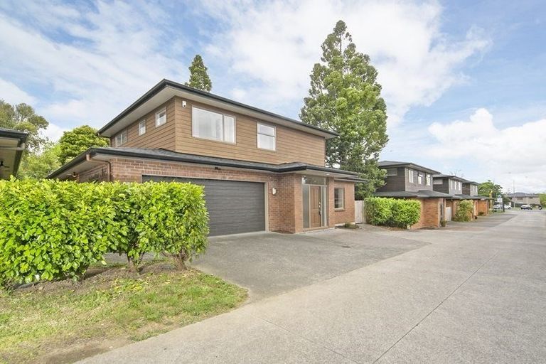 Photo of property in 16d Lincoln Road, Henderson, Auckland, 0610