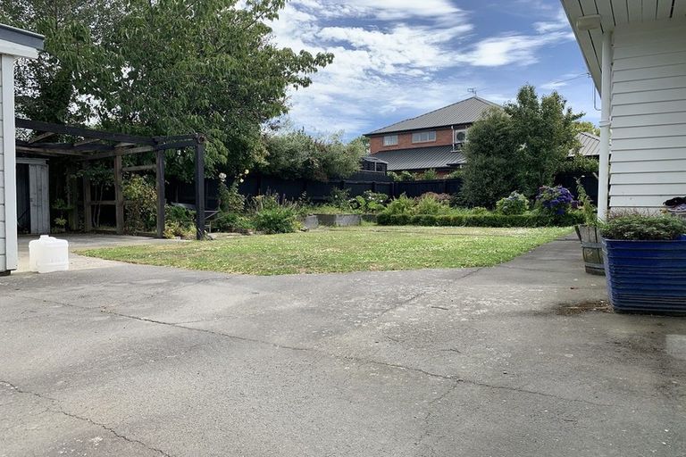 Photo of property in 129 Memorial Avenue, Burnside, Christchurch, 8053