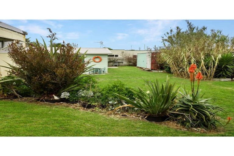 Photo of property in 69 Koputara Road, Himatangi Beach, Foxton, 4891