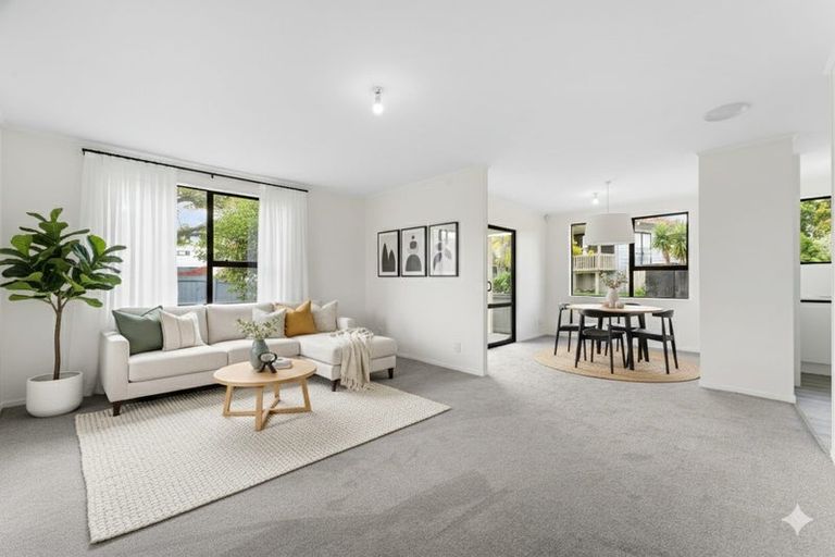 Photo of property in 1/10 Myna Place, Weymouth, Auckland, 2103