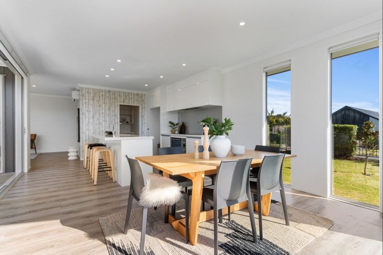 Photo of property in 1 Charlotte Drive, Omokoroa, 3114