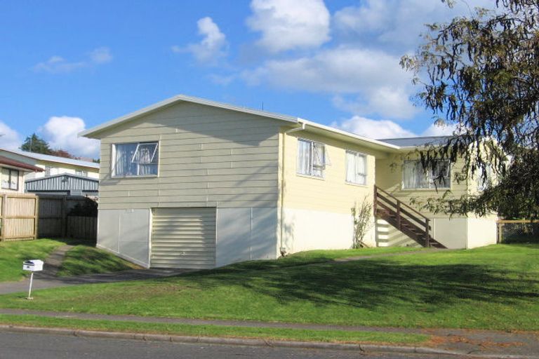 Photo of property in 30 Darnell Crescent, Clover Park, Auckland, 2019