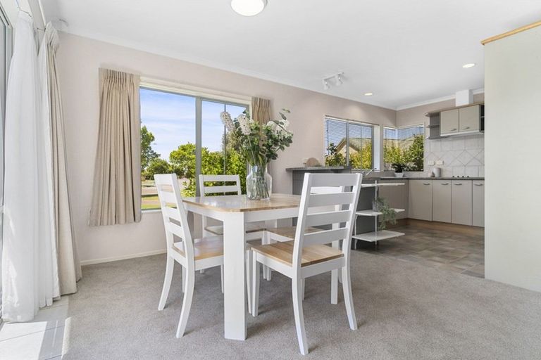 Photo of property in 14 Mcleod Place, Papamoa Beach, Papamoa, 3118