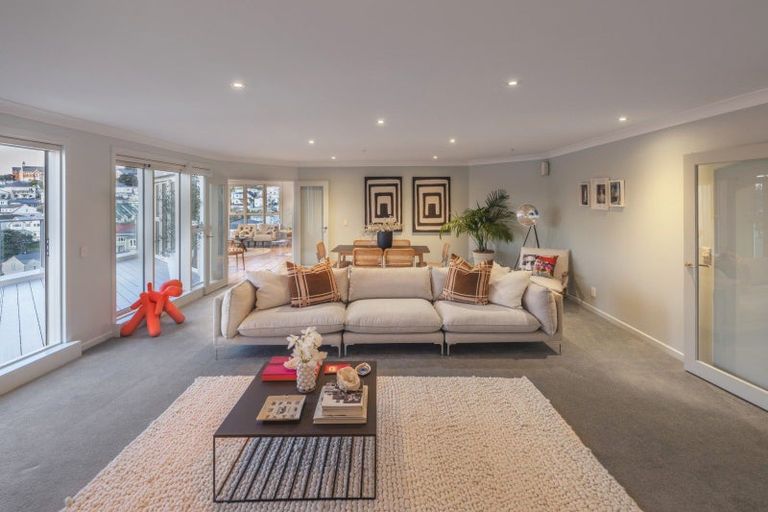 Photo of property in 9/5b Kent Terrace, Mount Victoria, Wellington, 6011