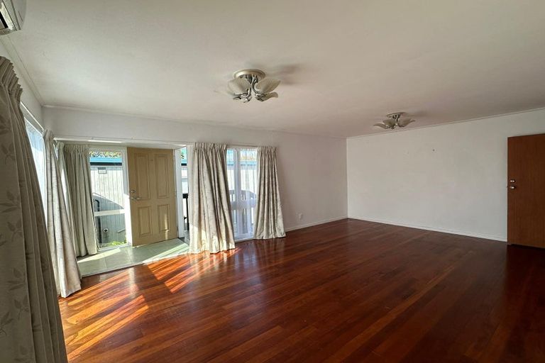 Photo of property in 89 Gossamer Drive, Pakuranga Heights, Auckland, 2010