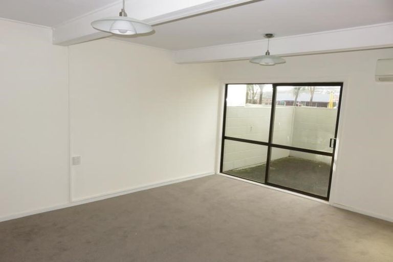 Photo of property in Lynbrae Court Flats, 21/4 Dr Taylor Terrace, Johnsonville, Wellington, 6037
