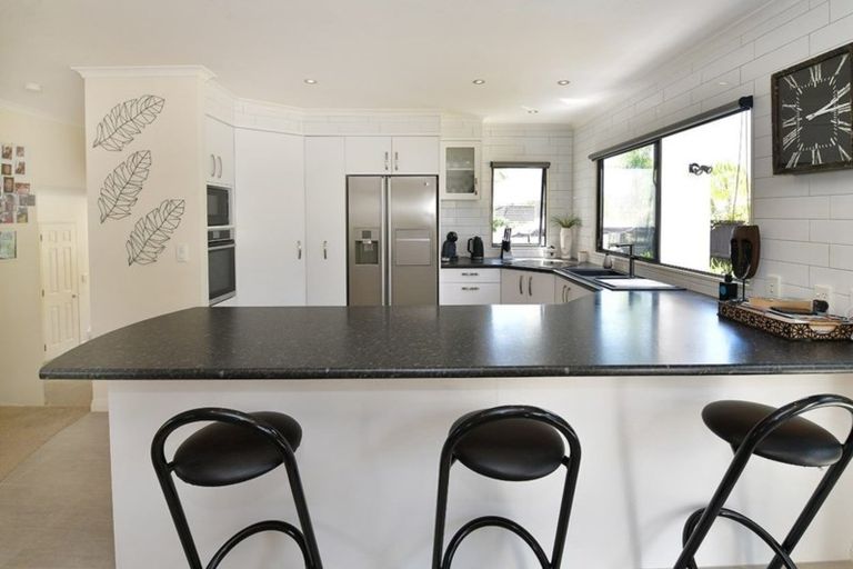 Photo of property in 8 Hobie Court, West Harbour, Auckland, 0618