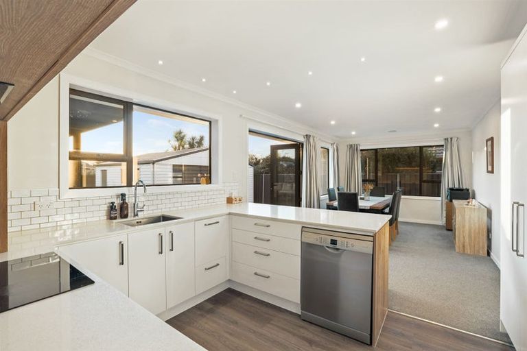 Photo of property in 10 Pahau Place, Cracroft, Christchurch, 8025