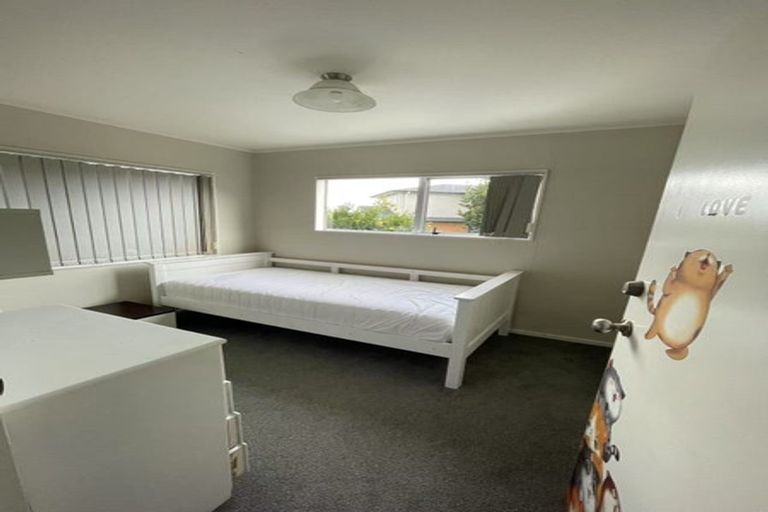 Photo of property in 2/13 Justamere Place, Weymouth, Auckland, 2103