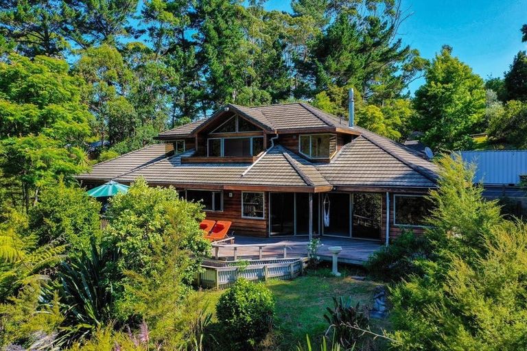 Photo of property in 70 Scott Road, Stanmore Bay, Whangaparaoa, 0932