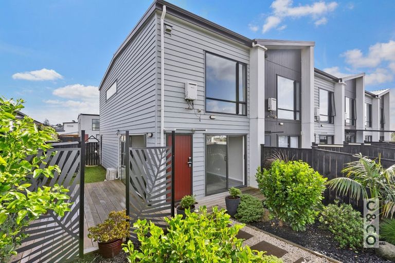 Photo of property in 2e Vinistra Road, Kumeu, 0810
