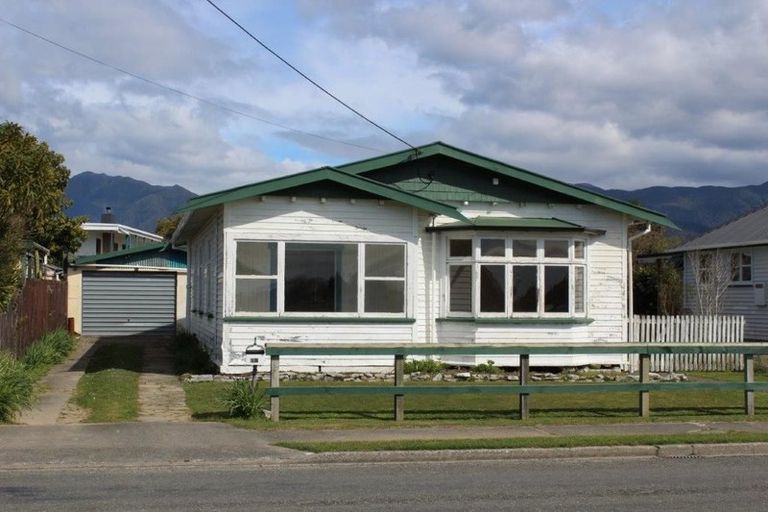 Photo of property in 18 Meihana Street, Takaka, 7110