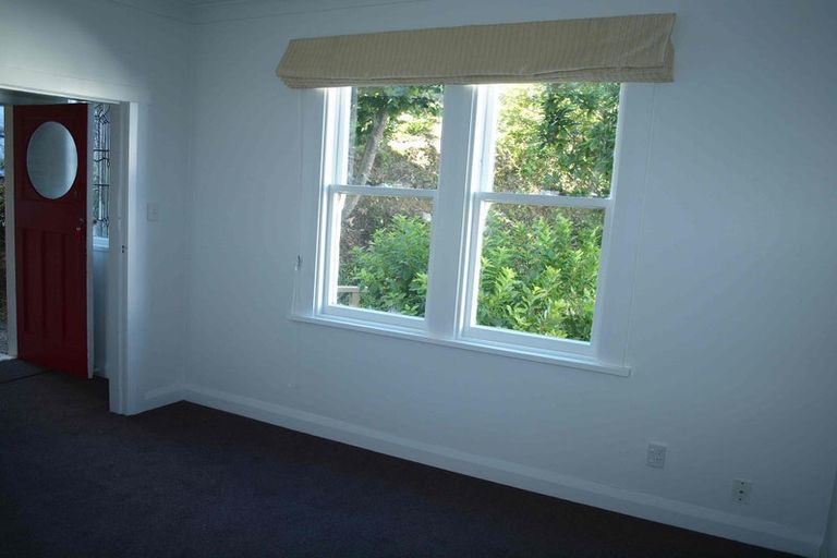 Photo of property in 24 Garden Road, Northland, Wellington, 6012