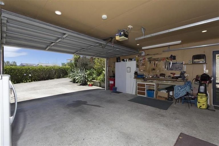 Photo of property in 99 Wade River Road, Stanmore Bay, Whangaparaoa, 0932