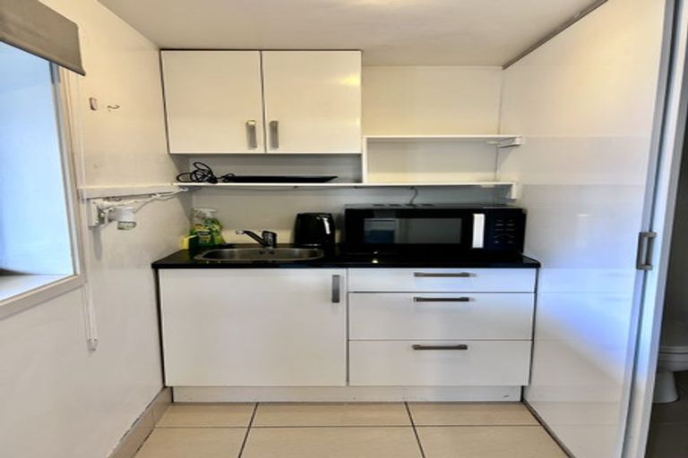 Photo of property in 13 Gosford Drive, Botany Downs, Auckland, 2010