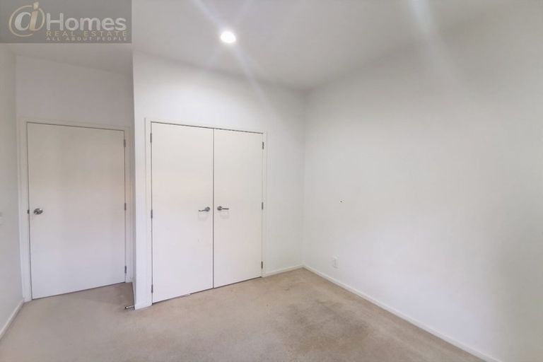 Photo of property in 39 Hewlett Road, Massey, Auckland, 0614